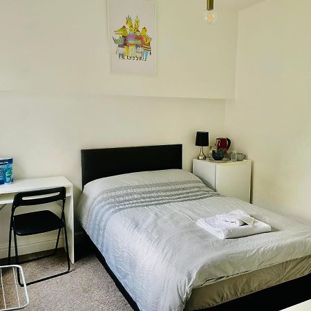 루턴 305 High Town Road 호스텔 외부 사진